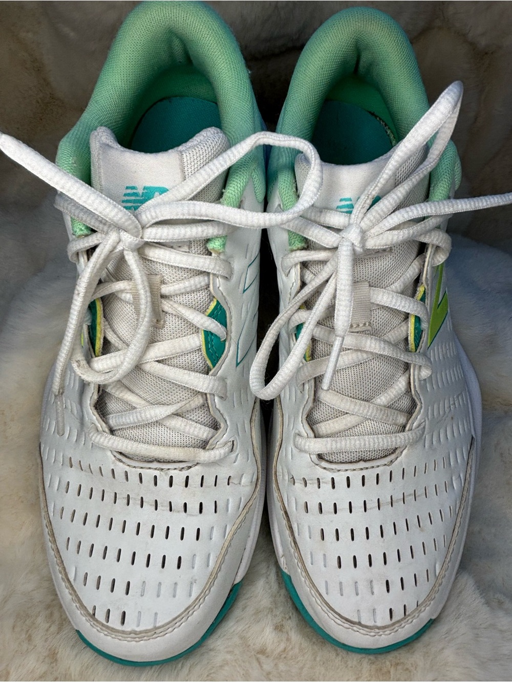 New Balance 696v4 Women’s 10 White Agave Tennis Court Shoes WCH696A4